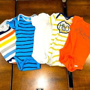 6-9 months baby onesies in excellent condition